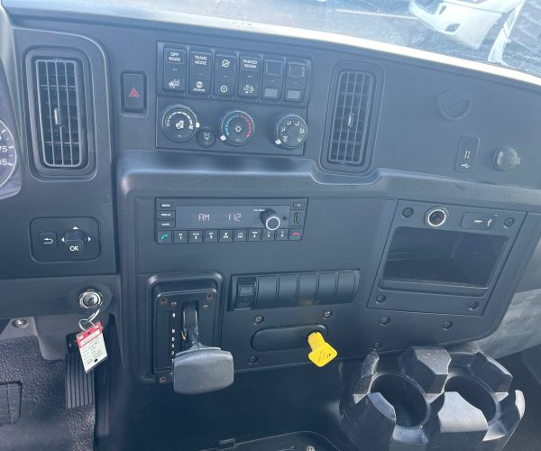 2023 INTERNATIONAL MV607 BOX 019