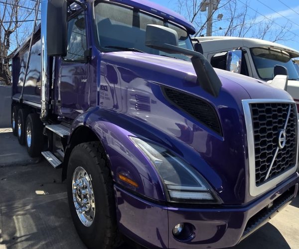 2023 VOLVO VNR TRI-AXLE DUMP TRUCK LOW MILES 001