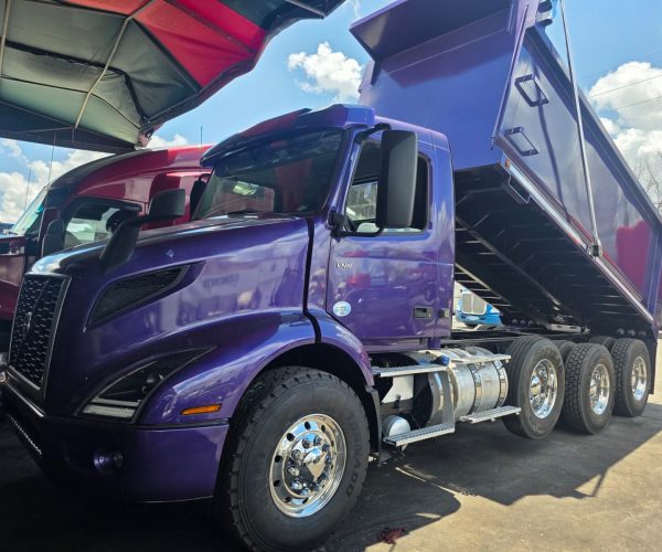 2023 VOLVO VNR TRI-AXLE DUMP TRUCK LOW MILES 002