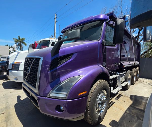 2023 VOLVO VNR TRI-AXLE DUMP TRUCK LOW MILES 003