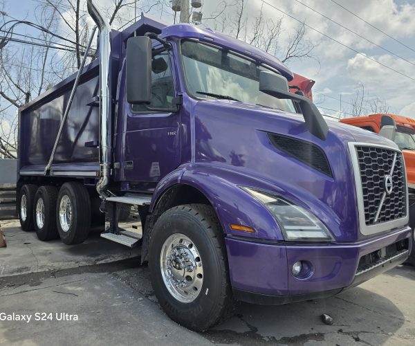 2023-VOLVO-VNR-TRI-AXLE-DUMP-TRUCK-LOW-MILES-NUEVAS 001