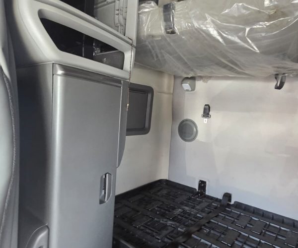 2024 VOLVO VNL 760, LOW MILES FINANCIAL SERVICES AVAILABLE 009