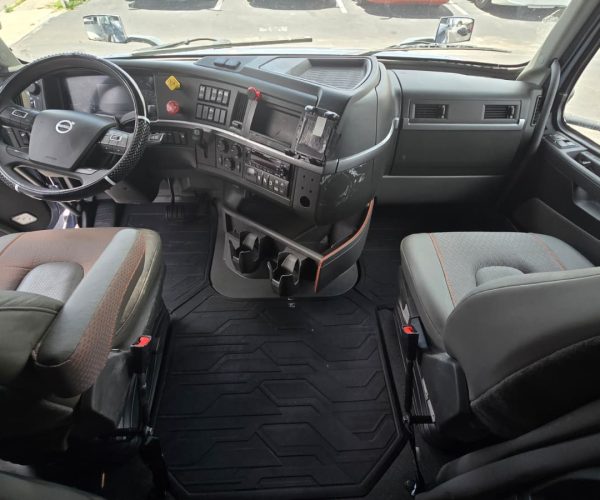 2024 VOLVO VNL 760, LOW MILES FINANCIAL SERVICES AVAILABLE 012