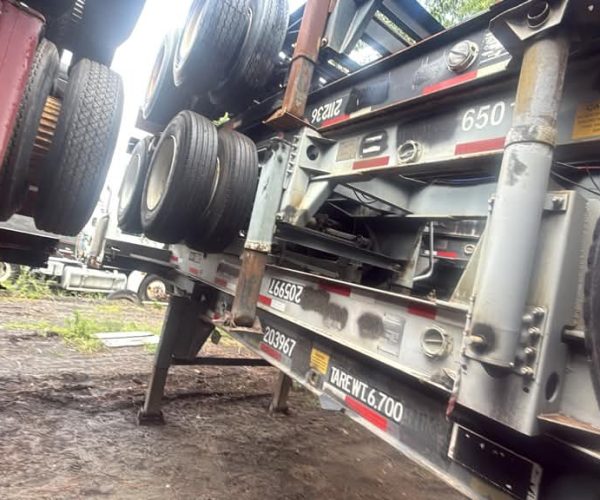 20FT-CONTAINER-CHASSIS-W-11R22.5-TIRES-SPOKE-WHEELS-006