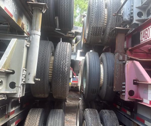 20FT-CONTAINER-CHASSIS-W-11R22.5-TIRES-SPOKE-WHEELS-007