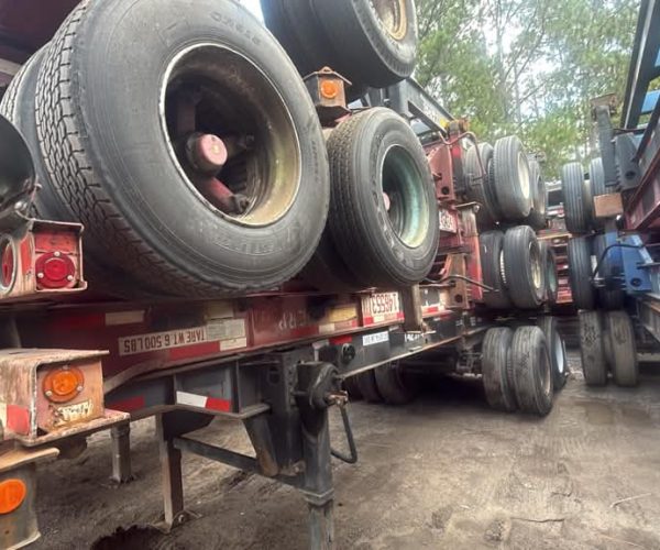 20FT-CONTAINER-CHASSIS-W-11R22.5-TIRES-SPOKE-WHEELS-008