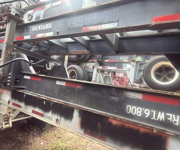 20FT-CONTAINER-CHASSIS-W-11R22.5-TIRES-SPOKE-WHEELS-010