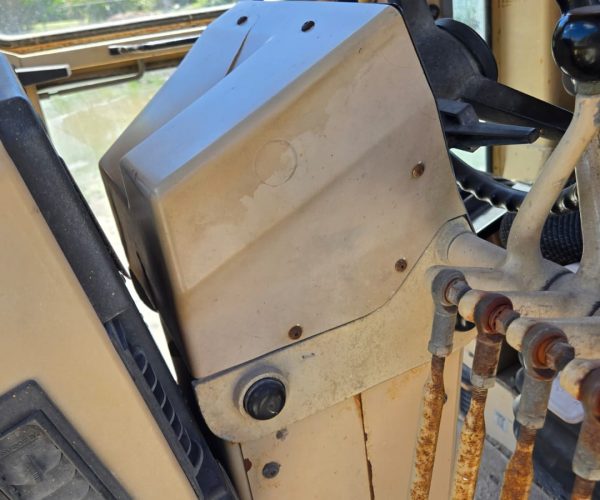 CAT 12H MOTOR GRADER ENCLOSED CAB & SCARIFIER 012