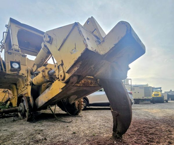CATERPILLAR D8K SINGLE SHANK RIPPER HEAVY DUTY 004
