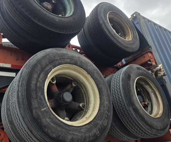 CHASSIS CONTAINER 40FT WITH 11R22.5 & SPOKE WHEELS 010