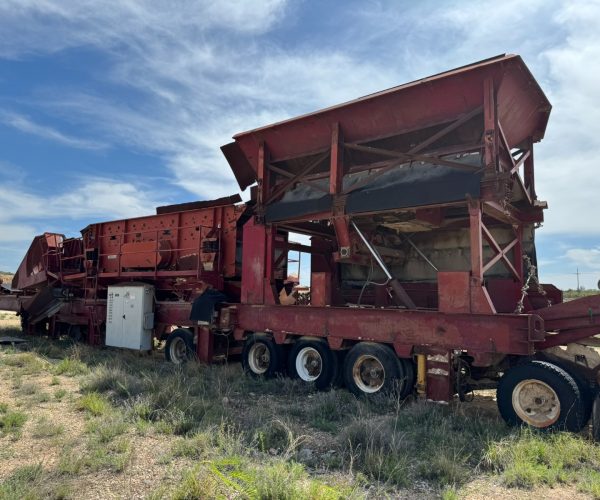 CRUSHING UNIT MOBILE CRUSHER PLANT MOUNTED ON A 78 FT 5-AXLE CUSTOM-BUILT MACHINE 001