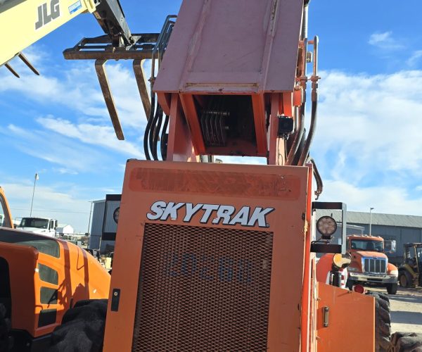 JLG SKY TRACK 8042 TELEHANDLER 005
