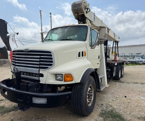 NATIONAL 11105 BOOM CRANE 28TONS W FT 44FT JIB MOUNTED ON A 2007 STEERING TRUCK 003
