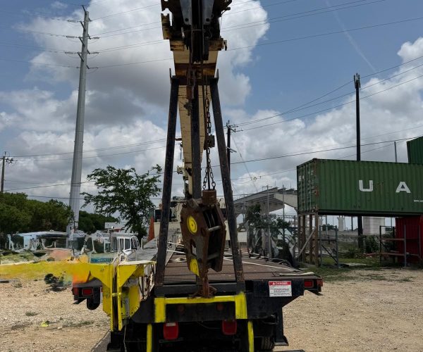 NATIONAL 11105 BOOM CRANE 28TONS W FT 44FT JIB MOUNTED ON A 2007 STEERING TRUCK 005