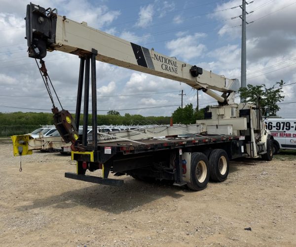 NATIONAL 11105 BOOM CRANE 28TONS W FT 44FT JIB MOUNTED ON A 2007 STEERING TRUCK 006