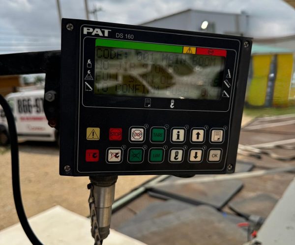 NATIONAL 11105 BOOM CRANE 28TONS W FT 44FT JIB MOUNTED ON A 2007 STEERING TRUCK 016