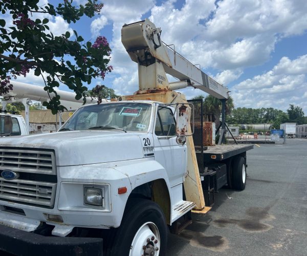 NATIONAL 562C BOOM TRUCK CRANE 15-TON MOUNTED ON A 1993 FORD F700 DIESEL 002