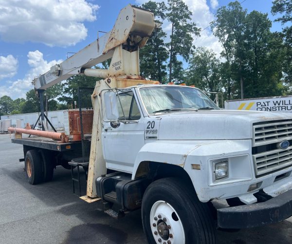 NATIONAL 562C BOOM TRUCK CRANE 15-TON MOUNTED ON A 1993 FORD F700 DIESEL 003