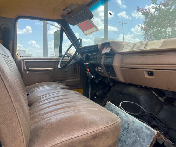 NATIONAL 562C BOOM TRUCK CRANE 15-TON MOUNTED ON A 1993 FORD F700 DIESEL 005