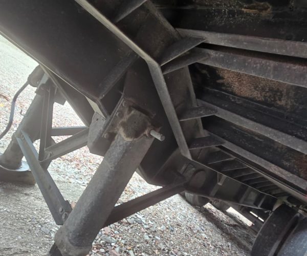 STEEL DUMP TRAILER BARN DOOR TANDEM 62 YARDAS SINGLE POINT SUSPENSION 008