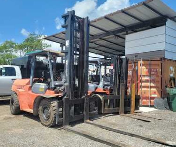 TOYOTA 7FDU70 PNEUMATIC TIRES FORKLIFT 15.000 LB CAPACITY, DIESEL, SIDE SHIFT FORK 001