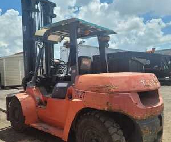 TOYOTA 7FDU70 PNEUMATIC TIRES FORKLIFT 15.000 LB CAPACITY, DIESEL, SIDE SHIFT FORK 002