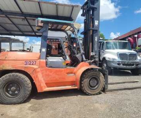 TOYOTA 7FDU70 PNEUMATIC TIRES FORKLIFT 15.000 LB CAPACITY, DIESEL, SIDE SHIFT FORK 003