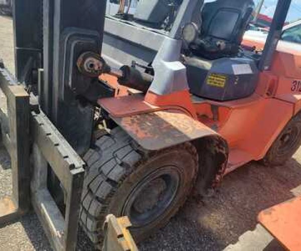 TOYOTA 7FDU70 PNEUMATIC TIRES FORKLIFT 15.000 LB CAPACITY, DIESEL, SIDE SHIFT FORK 004