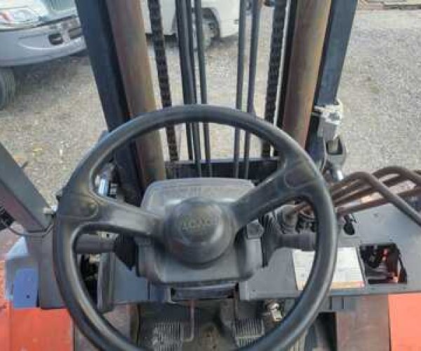 TOYOTA 7FDU70 PNEUMATIC TIRES FORKLIFT 15.000 LB CAPACITY, DIESEL, SIDE SHIFT FORK 012