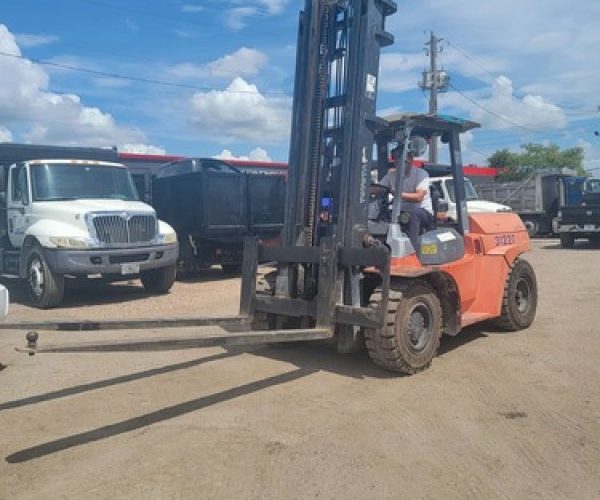 TOYOTA-7FDU70-PNEUMATIC-TIRES-FORKLIFT-15.000-LB-CAPACITY-DIESEL-SIDE-SHIFT-FORK 017