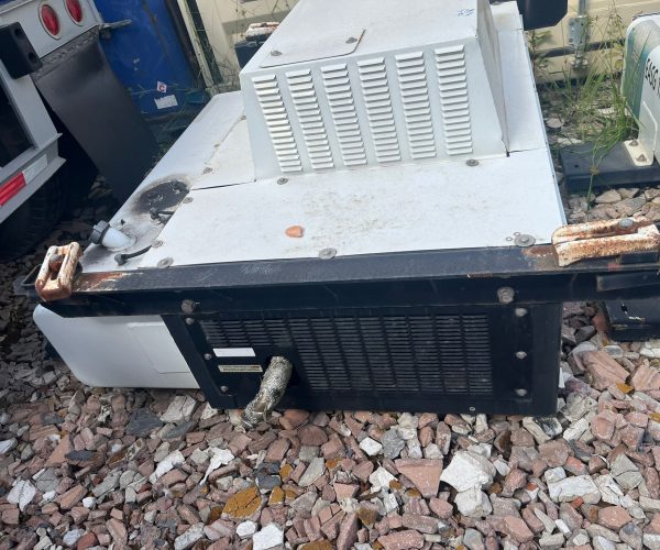 USED 15 KW UNDERMOUNT GENSET THERMO KING 004